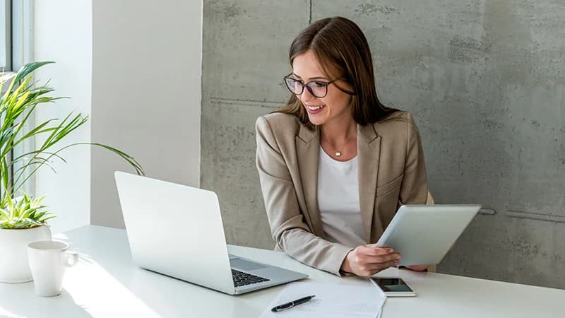 laptop girl